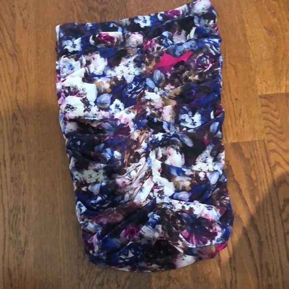 Floral ruched skirt 4/$25 - Picture 4 of 4